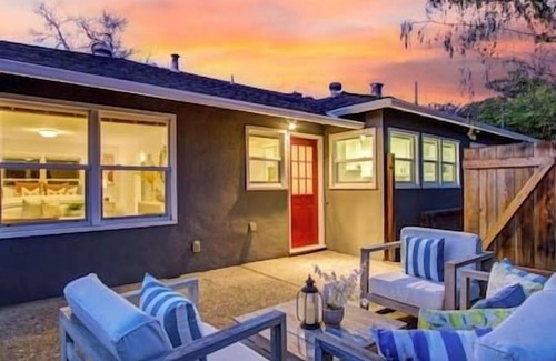 Community Center House | Individual 1B1B locates in PA DT