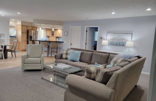 Muskegon House | Perfect Retreat: Indoor Pool & Hot Tub by Lake Michigan