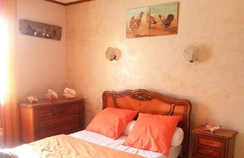 LʼIle-dʼOlonne House | Guest Rated: Indoor Heated Swimming Pool House Retreat