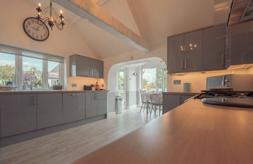 Blaisdon House | Relaxing Riverside House: Pool, Hot Tub & 9.8/10 Rating