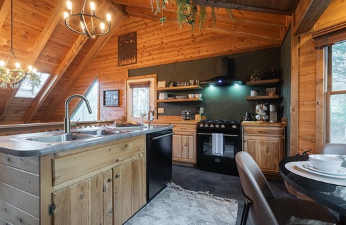 Foxfire Estates Cabin | Indoor Jacuzzi~Adult Cabin~BDSM~Views