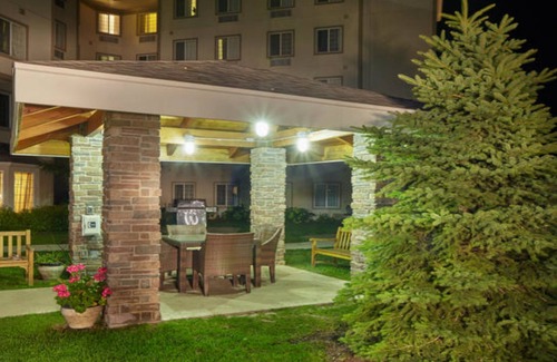 Franklin Condo | Relaxing Retreat with Indoor Pool & Hot Tub Near Airport