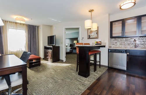 Grand Forks Condo | Relaxing Getaway with Indoor Pool & Hot Tub Near UND