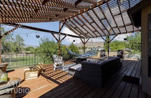 La Verkin House | Relaxing Indoor Pool Retreat Near Zion National Park