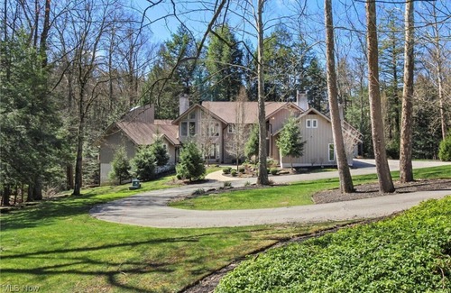 Hunting Valley House | Indoor Pool|Sauna|Theater Room|Bar|Sleeps 10