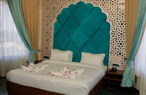 Morena Hotel | Indralok Palace Hotel and Resort: Enjoy Breakfast & Family Fun
