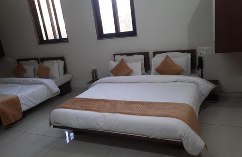 Chittorgarh Hotel | Budget-Friendly Stay at Vamoose Indrani with Family Amenities