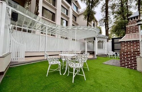 Dalhousie Hotel | Discover Indraprastha Resort Dalhousie with Spa & Dining