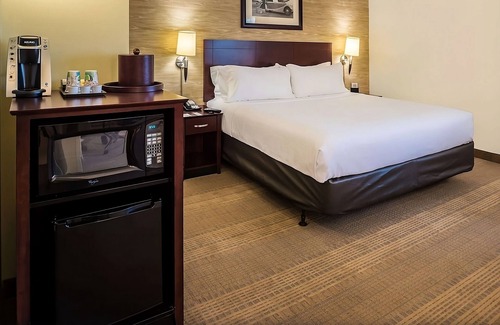 O'Hare Hotel | Experience Home-Like Comfort with Pet-Friendly Amenities!