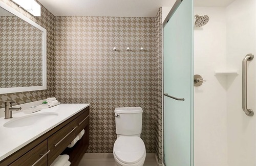 East Mesa Hotel | Experience Cozy Comfort with Pool and Free Breakfast