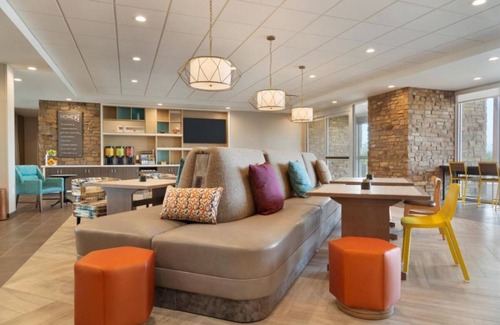 East Mesa Hotel | Experience Cozy Comfort with Pool and Free Breakfast