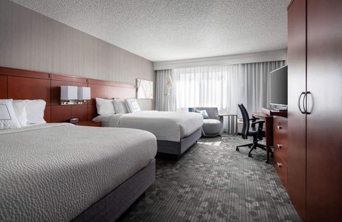Camarillo Hotel | Experience Comfort in Two Units Near Camarillo Ranch House