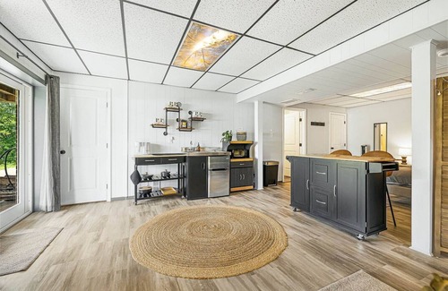 Leicester Apartment | Experience Comfort in a Newly Remodeled Garden Studio