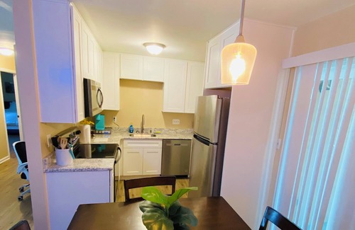 Charlotte House | Experience Urban Elegance in Our Cozy Hotel Retreat