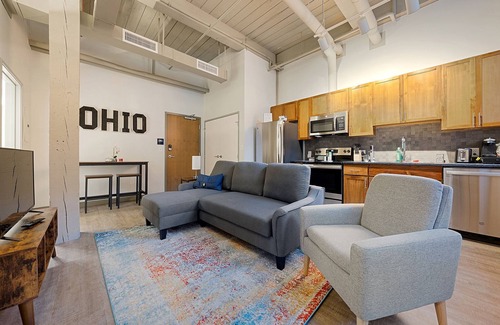 Cleveland Bed & Breakfast | Trendy 1BD Loft with Kitchen in Downtown CLE