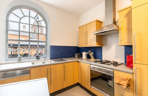 Newark Apartment | Stylish 2-Bed Apartment in Central Newark with Kitchen