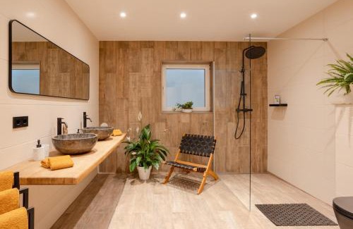 Hohenfels-Essingen Villa | Relaxing Industrial Loft with Whirlpool, Sauna & Terrace