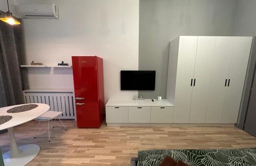 Iasi Apartment | Industrial Touch: Child-Friendly Getaway with 9.8 Rating