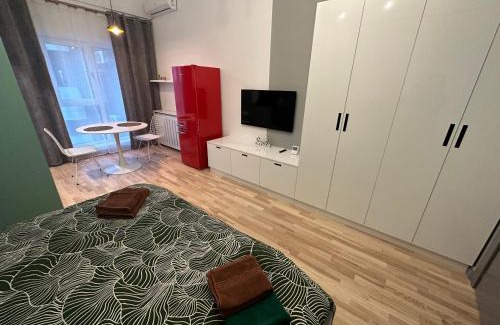 Iasi Apartment | Industrial Touch: Child-Friendly Getaway with 9.8 Rating