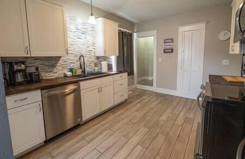 Near Eastside House | Indy 4-Bedroom Haven: Your Ideal Family Getaway