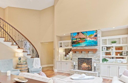 Maxwell House | Idyllic Indy Lakeside with Ocean Views & Family Amenities