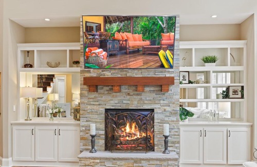Maxwell House | Idyllic Indy Lakeside with Ocean Views & Family Amenities