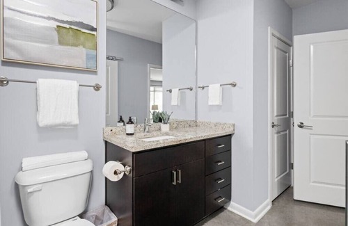 Cole-Noble District Apartment | CozySuites: 1BR Near Indy Monument Circle with Pool & Kitchen