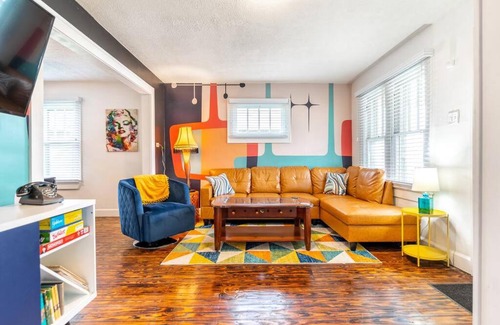 Indianapolis House | Indy Nest - The Retro House: Family-Friendly Getaway