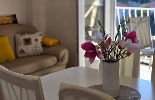 Lozica Apartment | Bright and Welcoming Indy's Sunny Apartment - Family Friendly
