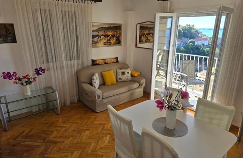 Lozica Apartment | Bright and Welcoming Indy's Sunny Apartment - Family Friendly