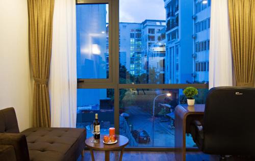 Dich Vong Hau Hotel | Affordable Comfort at Inearth Hotel with Breakfast Included