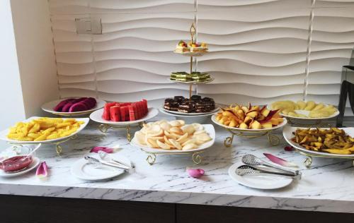 Dich Vong Hau Hotel | Affordable Comfort at Inearth Hotel with Breakfast Included