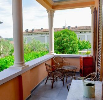 Salo Apartment | Ines Lake Garden - with private parking & garden