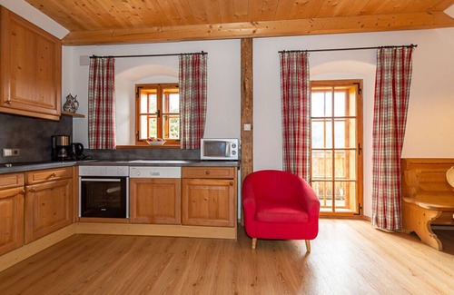 Altmuenster House | Inviting Infanglalm "Attersee" with Breakfast & Family Amenities