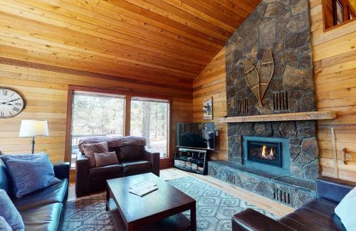 Overlook Park House | Endless Adventure Awaits: Pet-Friendly Haven with Pools