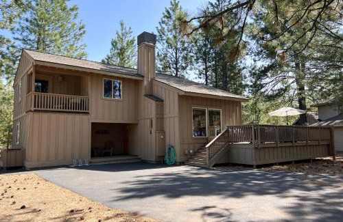 Overlook Park House | Endless Adventure Awaits: Pet-Friendly Haven with Pools
