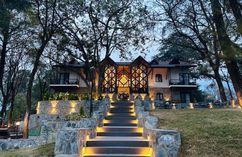 Palampur Hotel | Experience Infinitea Dakbunglow with Pool & Ocean Views