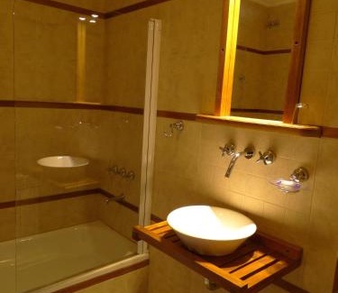 El Chalten Hotel | Discover Infinito Sur: Family Retreat with Hot Tub Amenities