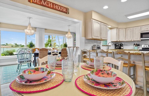 Fort Myers Apartment | Experience Relaxation: Pool, Spa, Kayaks & Ocean Views