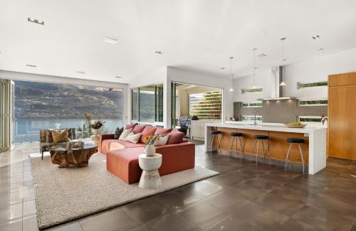 Kelvin Heights House | Enchanting Infinity Heights: Oceanfront Bliss Awaits