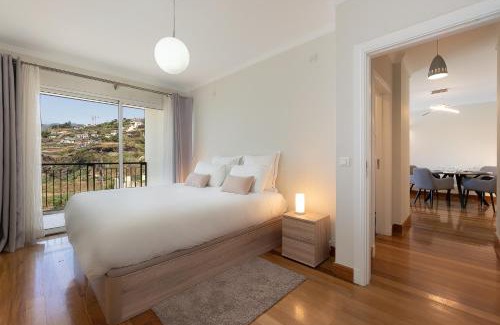Sao Martinho Apartment | Inviting Oceanfront Escape with Infinity Pool & Sunset Views