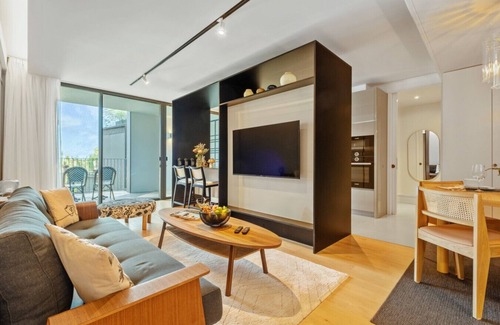 Se Apartment | Infinity Pool & Balcony with Views @ Savoy Insular.