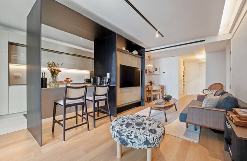 Se Apartment | Infinity Pool & Balcony with Views @ Savoy Insular.