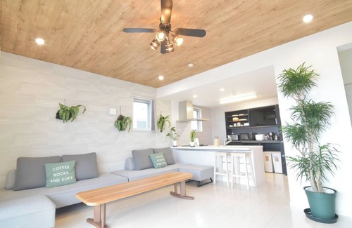 Miyakojima House | Pet-Friendly Rooftop Retreat with Jacuzzi in Miyakojima
