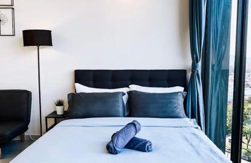 George Town Apartment | Infinity Pool Skyline Suite in Georgetown Awaits You