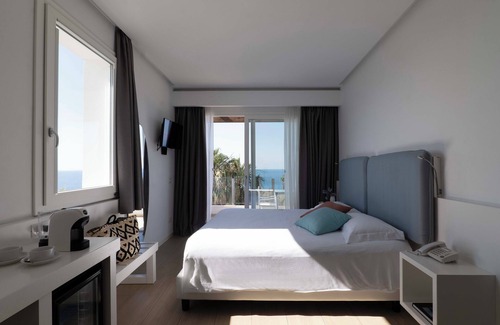 Parghelia Hotel | Relax at Infinity Resort Tropea with Ocean Views & Spa