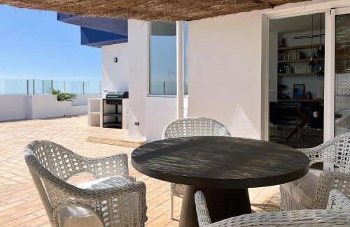 Cadiz Apartment | Oceanfront INFINITY Sunny Home by Cadiz4Rentals - 9.6/10