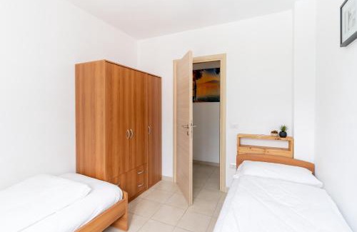 Canale di Tenno Apartment | Idyllic Villa Sogno on Lake Garda with Pool & Ocean Views