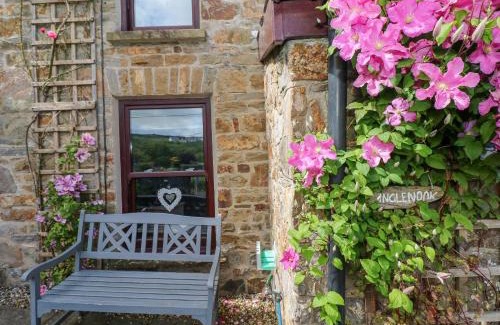 Little Haven House | Inviting Inglenook Cottage: 4-Star Family-Friendly Retreat
