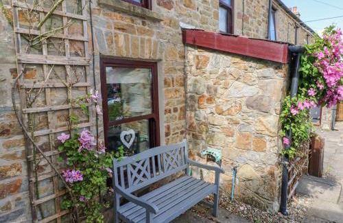 Little Haven House | Inviting Inglenook Cottage: 4-Star Family-Friendly Retreat